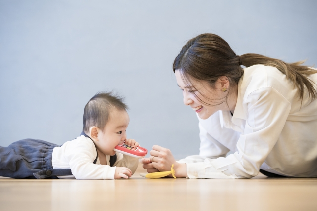 赤ちゃんがうつ伏せでおしりあげるの何で ずりばいやハイハイの前兆 気になる行動を調査 はぎもちの気まぐれ図書室
