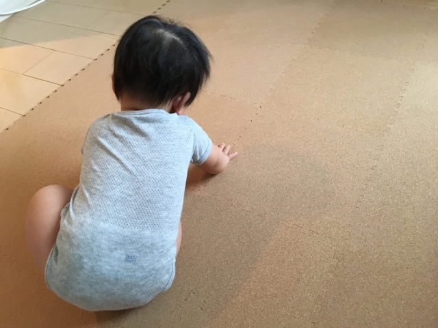 赤ちゃんのボディスーツ 足寒い問題 の対策3選 先輩ママはどうしてる を大調査 ニケの気まぐれ書店